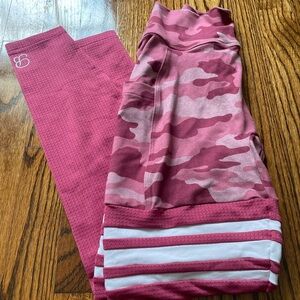 Stylish Pink Camo Womens Leggings
